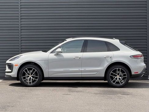 Certified 2025 Porsche Macan AWD/4WD image 2