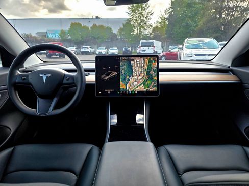 Used 2018 Tesla Model 3 Long Range AWD/4WD image 18