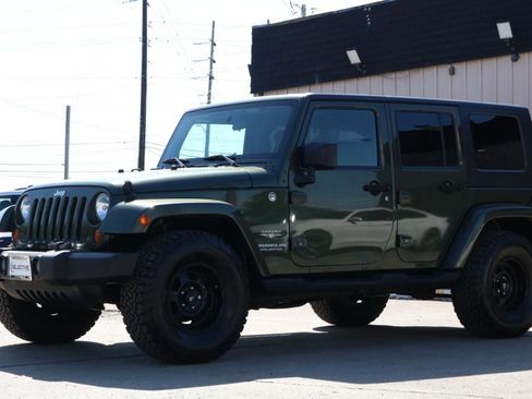 Used 2008 Jeep Wrangler Unlimited Sahara w/ Dual Top Group AWD/4WD image 14