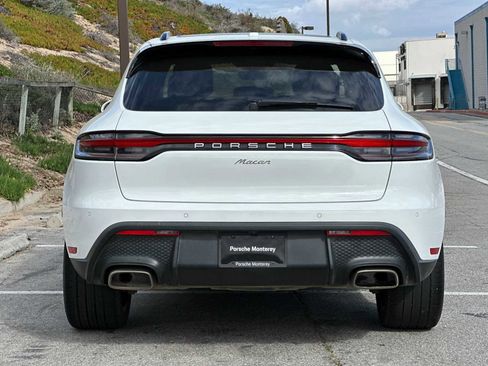 Certified 2022 Porsche Macan image 7