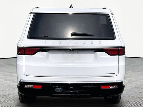 Used 2024 Jeep Wagoneer L Series II w/ Flexible Seating Group image 6