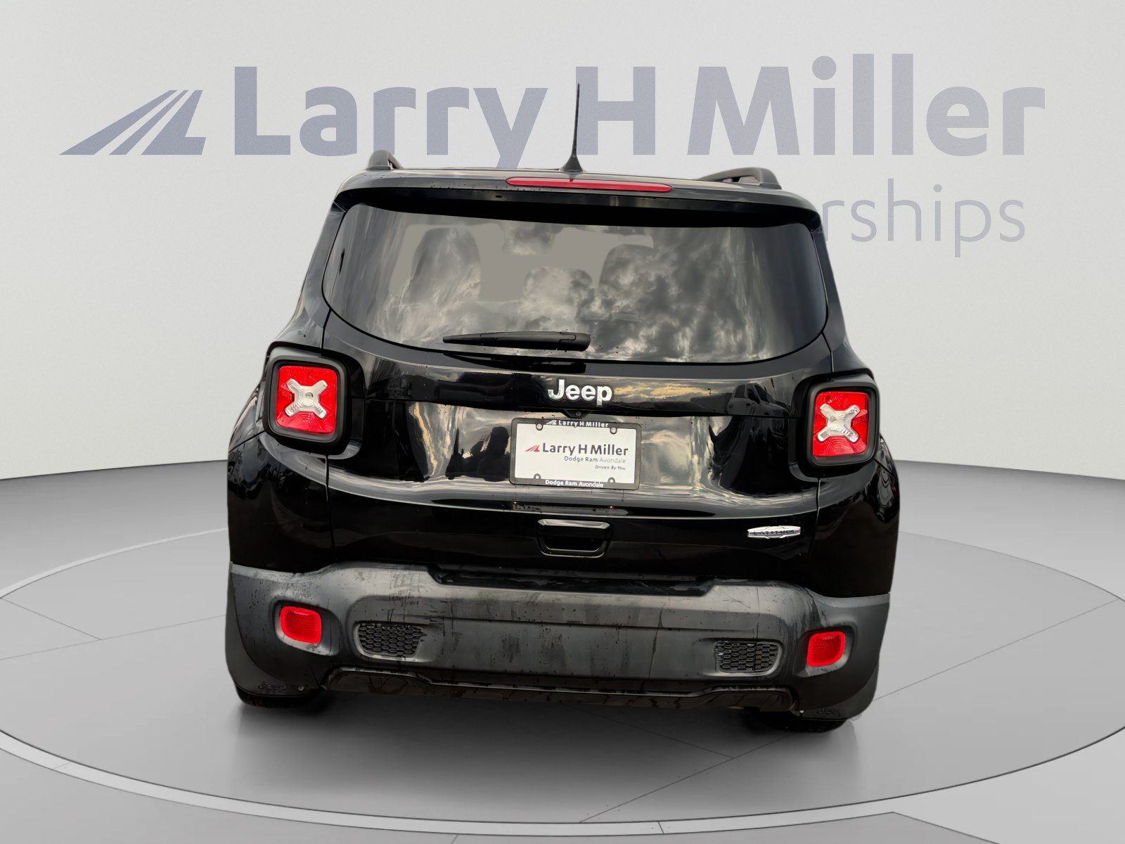 Used 2020 Jeep Renegade Latitude FWD image 4
