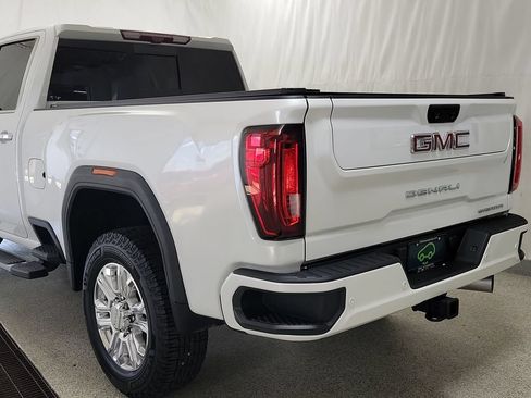 Certified 2022 GMC Sierra 2500 Denali w/ Denali Ultimate Package AWD/4WD image 6