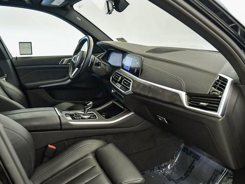 Certified 2022 BMW X5 xDrive40i w/ M Sport Package image 16