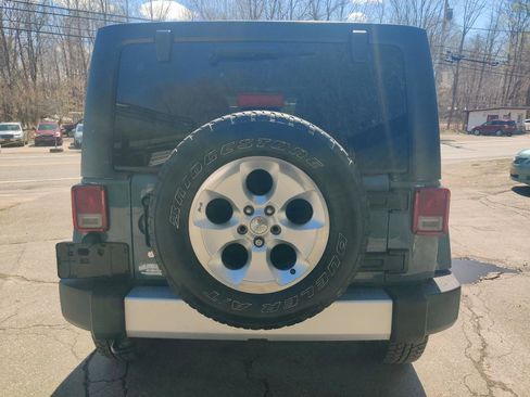 Used 2014 Jeep Wrangler Unlimited Sahara w/ Connectivity Group AWD/4WD image 5