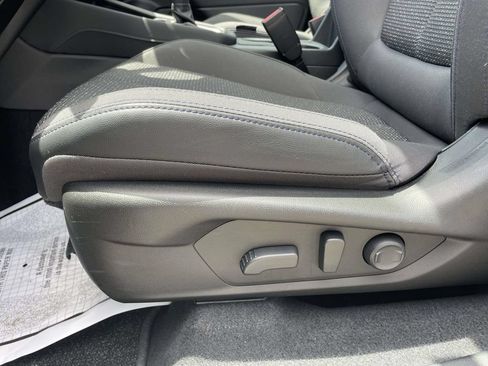 Certified 2025 Subaru Forester Premium AWD/4WD image 9