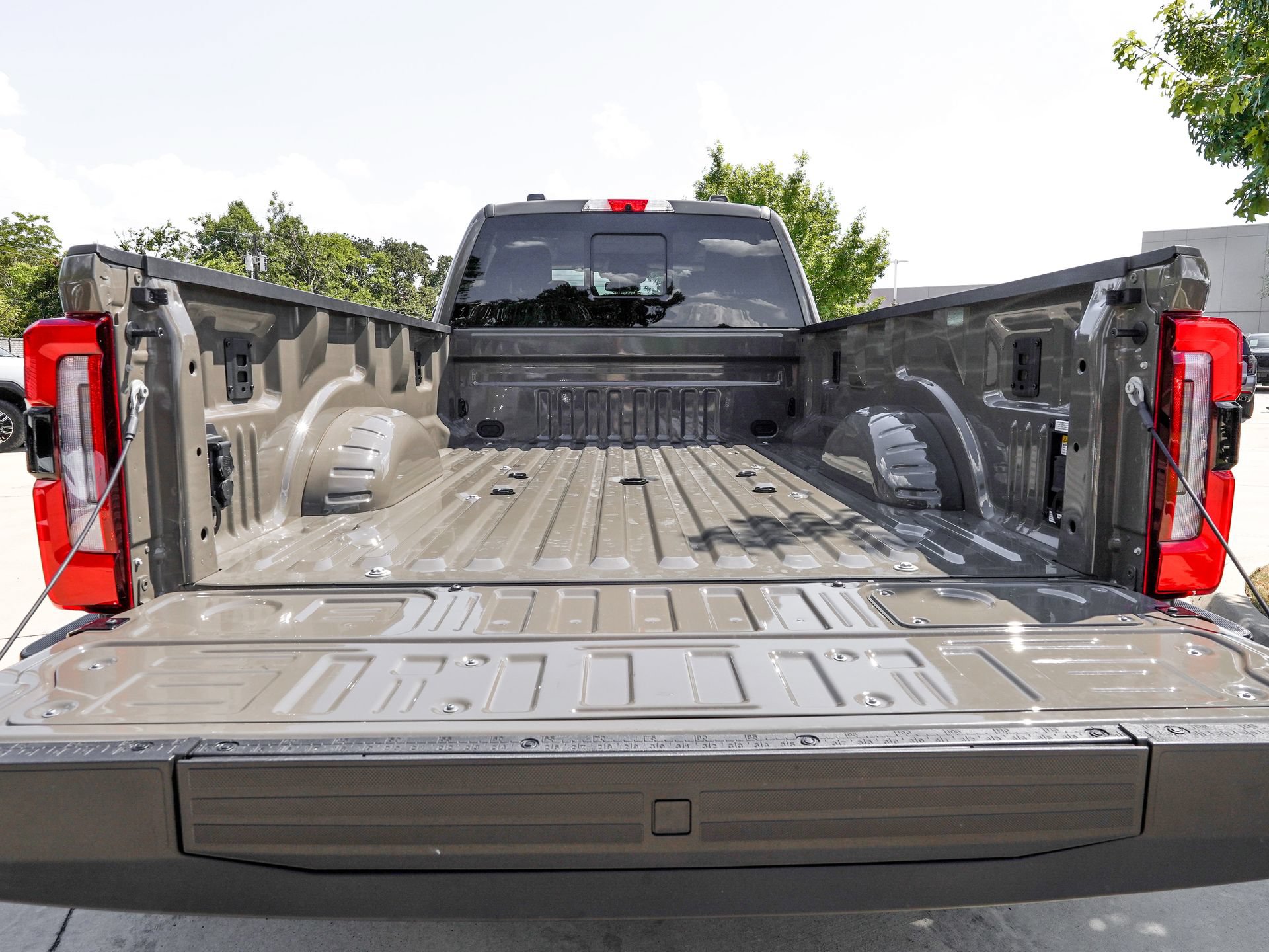Used 2026 Ford F450 Platinum w/ Platinum Plus Package AWD/4WD image 5