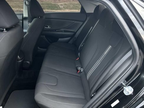 Used 2023 Hyundai Elantra SEL image 18