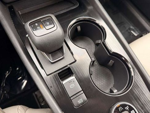 Used 2023 Nissan Rogue SV w/ SV Premium Package image 40