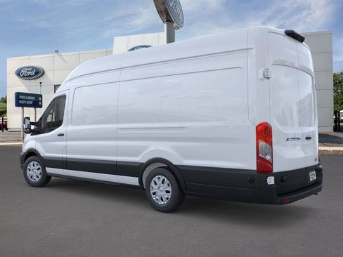 New 2026 Ford E-Transit Base image 4