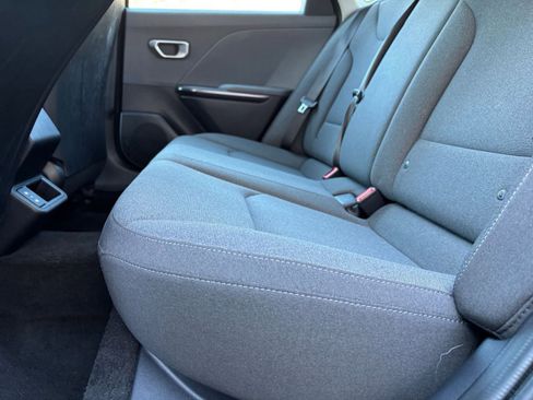 Used 2025 Kia K4 LXS image 27