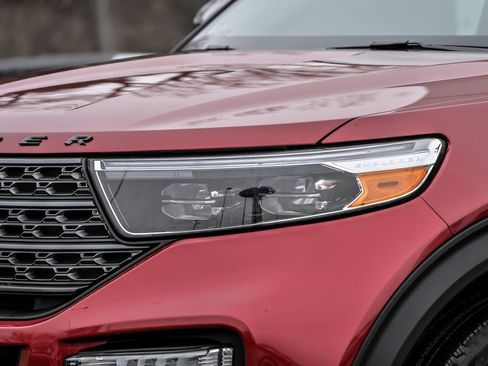 Used 2023 Ford Explorer XLT w/ Equipment Group 202A image 3