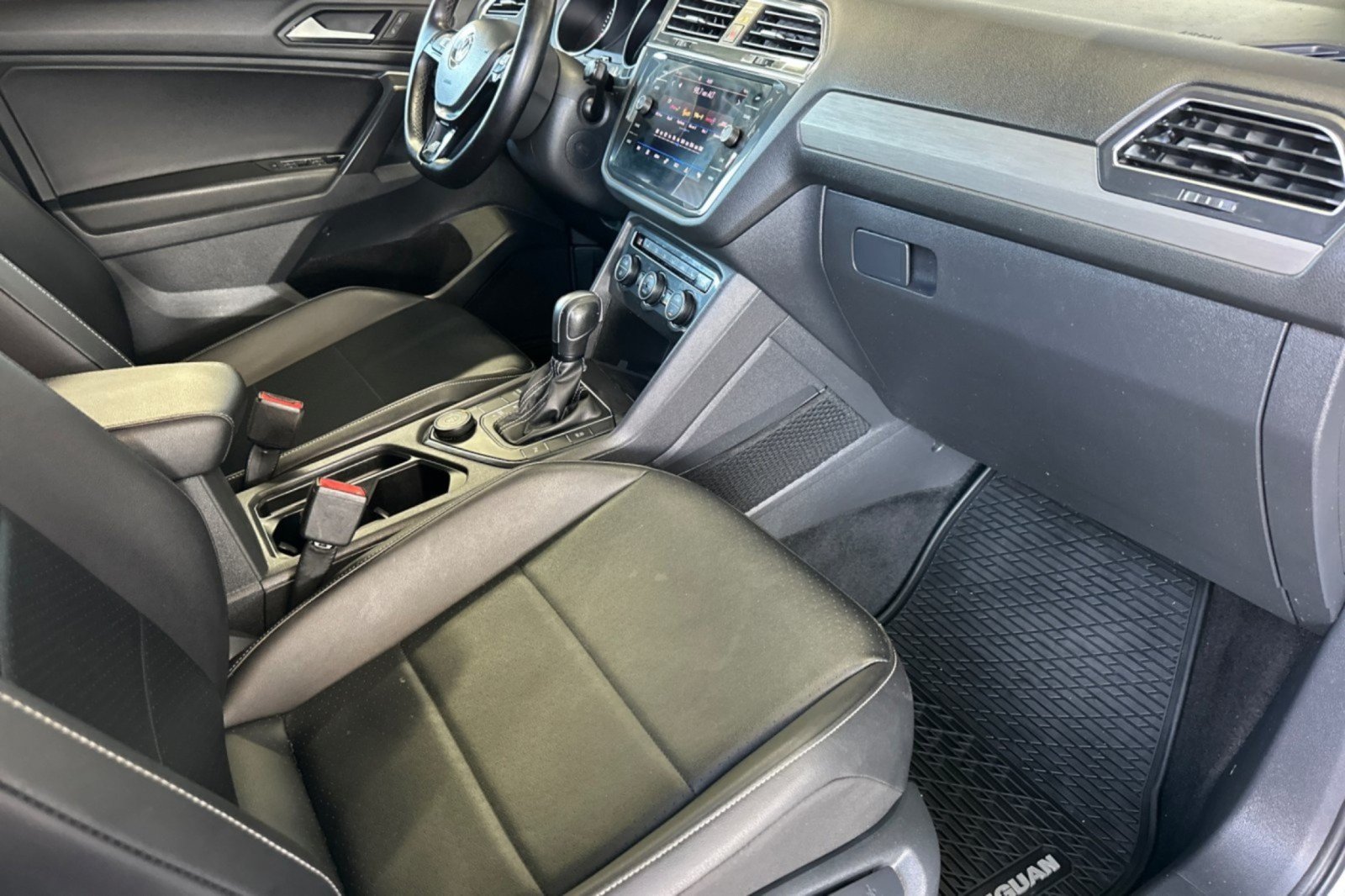Used 2021 Volkswagen Tiguan SE R-Line AWD/4WD image 15