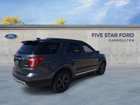 Used 2016 Ford Explorer XLT w/ Equipment Group 202A image 8