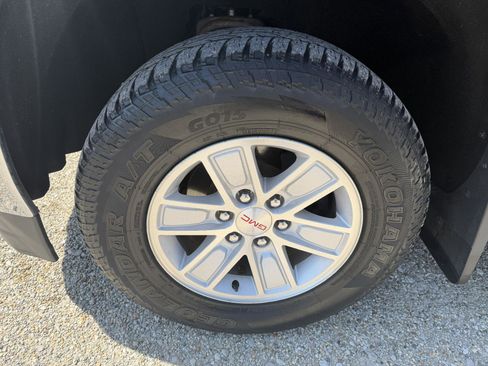 Used 2017 GMC Sierra 1500 SLE w/ SLE Value Package image 9