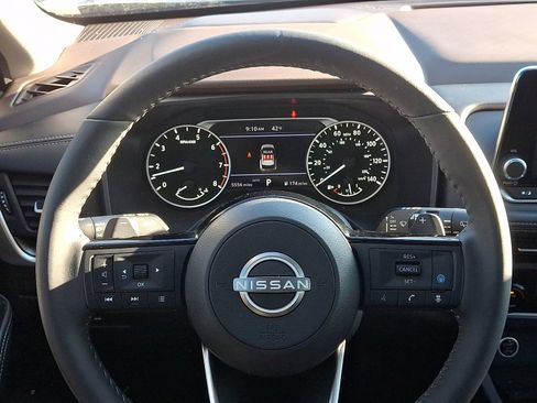 Used 2023 Nissan Rogue SV w/ SV Premium B Package image 19