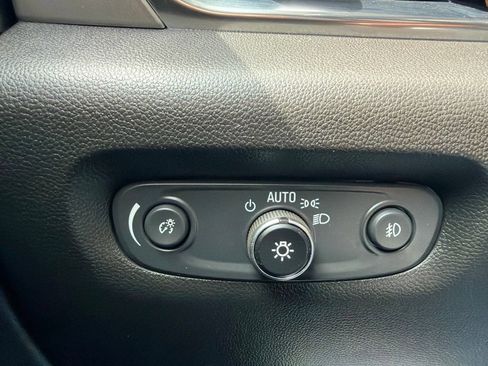 Used 2021 Chevrolet Traverse LT AWD/4WD image 10