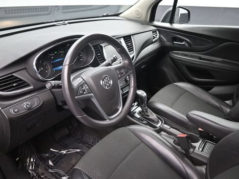 Used 2021 Buick Encore Preferred AWD/4WD image 19