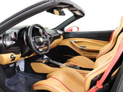 Certified 2022 Ferrari F8 Tributo RWD image 2