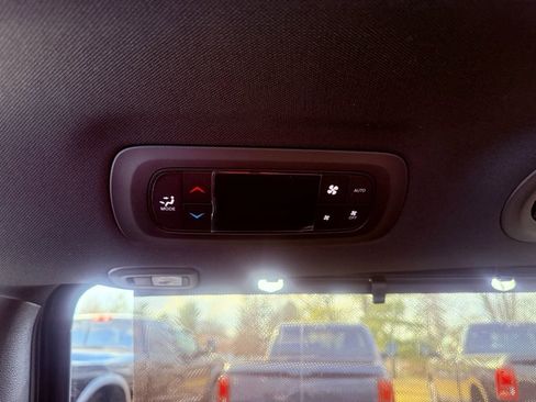 New 2026 Chrysler Pacifica Select FWD image 42