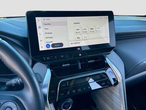 Used 2023 Toyota Venza Limited image 14