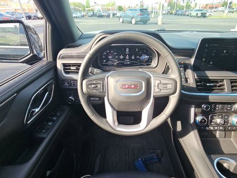 Used 2024 GMC Yukon SLT w/ SLT Premium Package AWD/4WD image 10