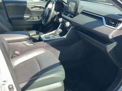 Used 2022 Toyota RAV4 XLE Premium w/ Carpet Mat Package (TMS) image 31