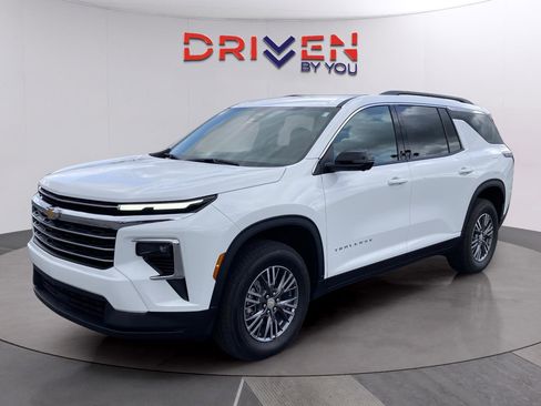 Used 2026 Chevrolet Traverse LT w/ Driver Confidence Package image 9