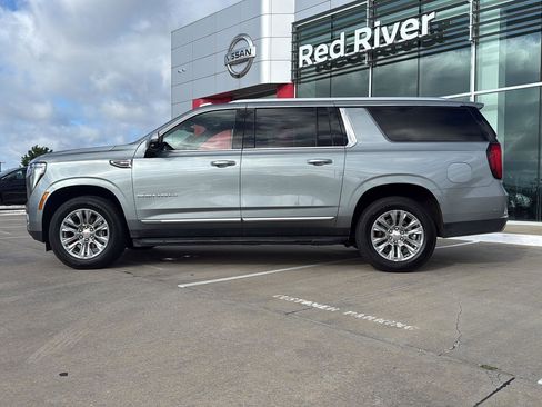 Used 2025 GMC Yukon XL Denali AWD/4WD image 13