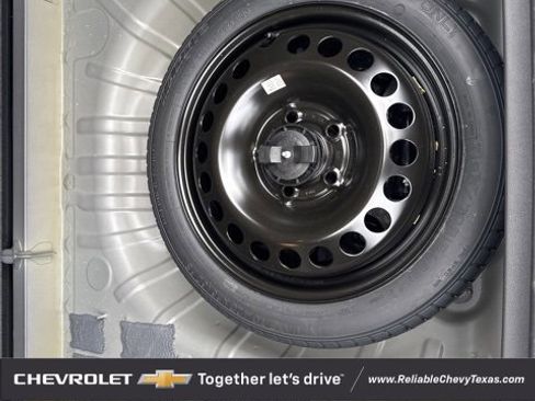 Used 2025 Chevrolet Trax RS w/ Sunroof Package image 11