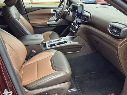 Used 2022 Ford Explorer King Ranch w/ Premium Technology Package image 15
