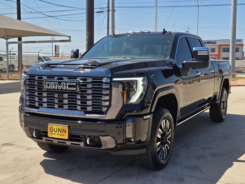 Used 2024 GMC Sierra 2500 Denali Ultimate AWD/4WD image 3