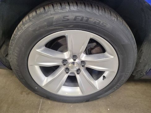 Used 2018 Dodge Challenger SXT RWD image 31