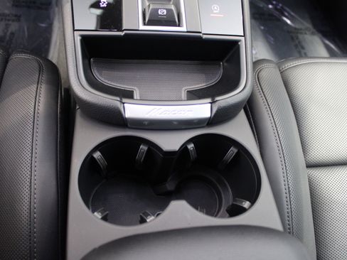Certified 2025 Porsche Macan image 23