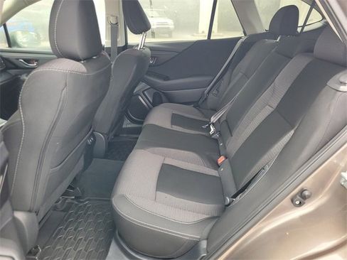 Used 2022 Subaru Outback Premium image 5