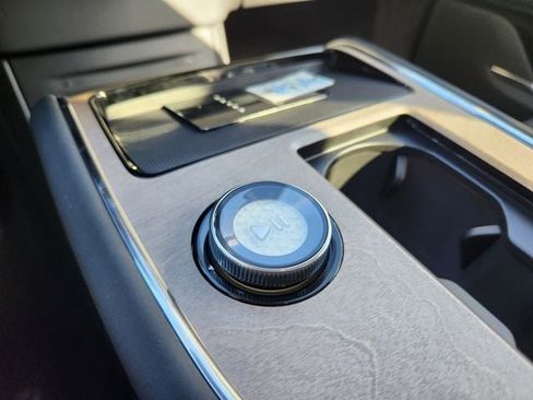 New 2025 Volvo EX90 Plus w/ Protection Package Premier image 21