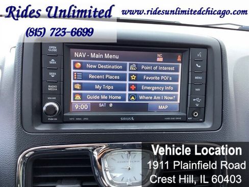 Used 2012 Chrysler Town & Country Touring-L w/ Entertainment Group #2 image 19