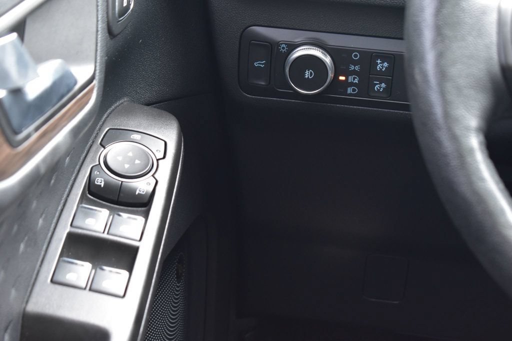 Used 2020 Ford Escape Titanium AWD/4WD image 31