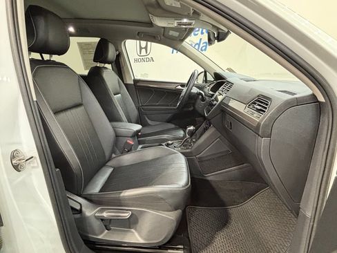 Used 2023 Volkswagen Tiguan SE w/ Panoramic Sunroof Package AWD/4WD image 32