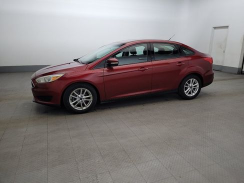 Used 2016 Ford Focus SE w/ SE Power Seat Package FWD image 2