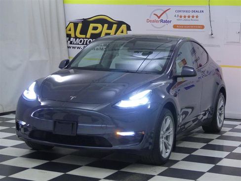Used 2023 Tesla Model Y AWD image 4