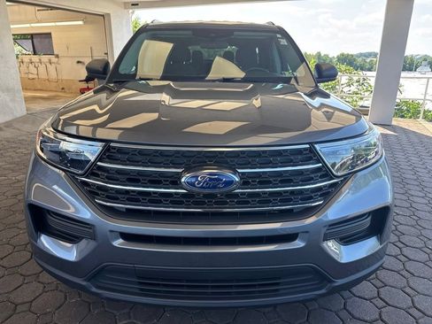 Used 2023 Ford Explorer XLT AWD/4WD image 2