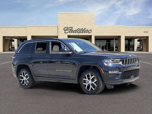 Used 2024 Jeep Grand Cherokee Limited AWD/4WD image 3