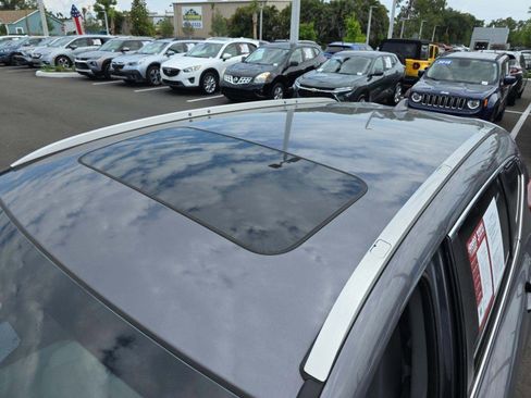 Used 2018 Honda CR-V Touring image 11