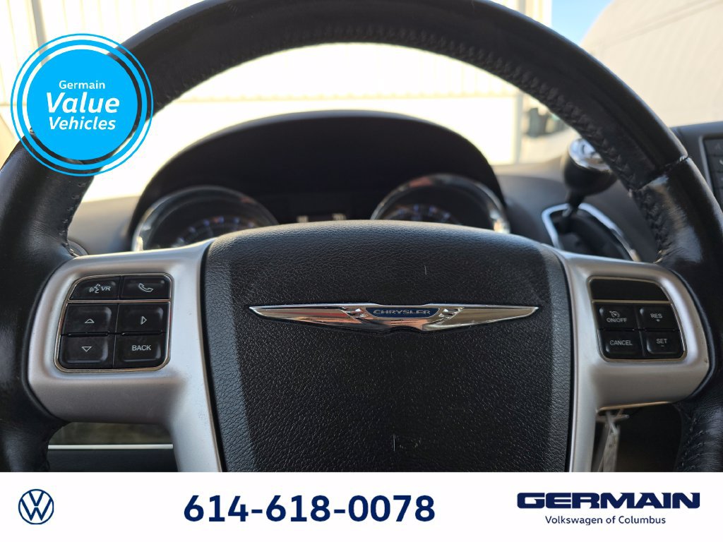 Used 2014 Chrysler Town & Country Touring FWD image 19