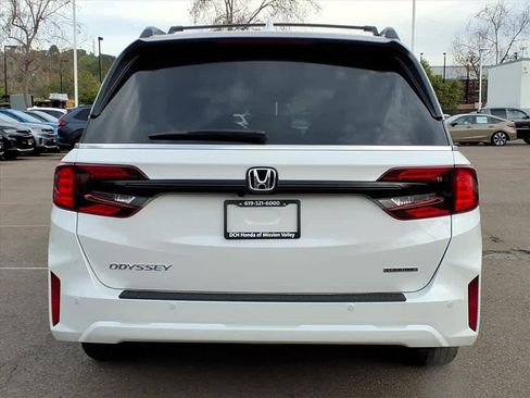 New 2026 Honda Odyssey Touring image 5