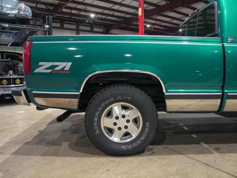 Used 1995 Chevrolet Silverado 1500 K1500 Silverado 2dr 4WD Extend image 9