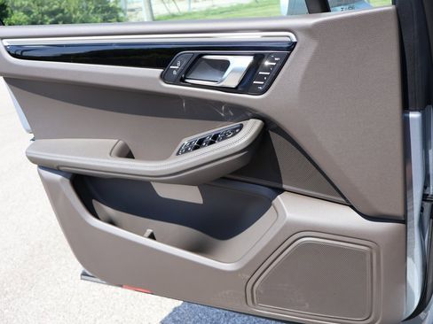 New 2025 Porsche Macan image 33