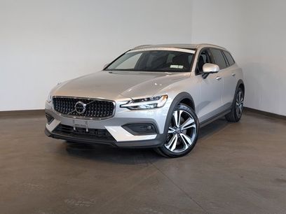 Used 2025 Volvo V60 B5 Cross Country Plus