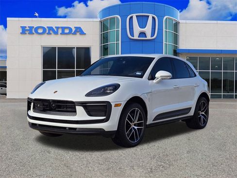 Used 2023 Porsche Macan Turbo image 7